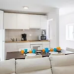 Live, Laugh, Guest With Ac Apartmán *
