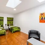 Live, Laugh, Guest With Ac Madalena (Vila Nova de Gaia)