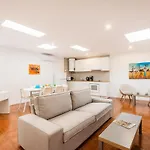 Live, Laugh, Guest With Ac Apartmán *