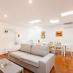 Live, Laugh, Guest With Ac Apartmán