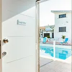 Live, Laugh, Guest With Ac Apartamento