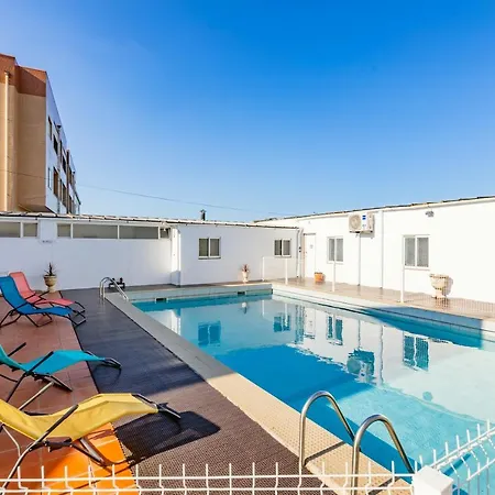 شقة Live, Laugh, Guest With Ac *