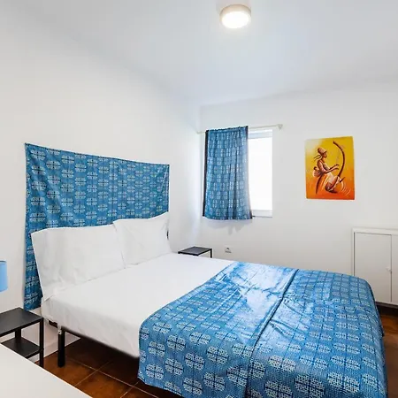 Live, Laugh, Guest With Ac Madalena (Vila Nova de Gaia)
