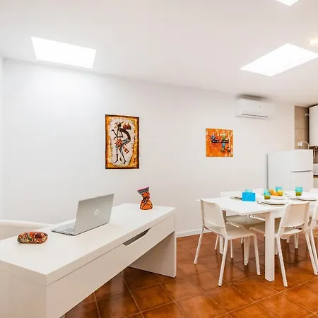 Live, Laugh, Guest With Ac