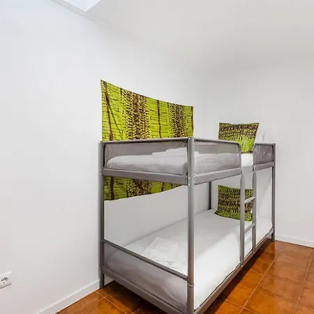 Live, Laugh, Guest With Ac Appartement