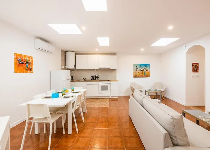 Live, Laugh, Guest With Ac Apartament *