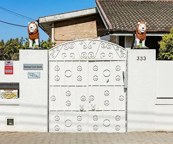 Live, Laugh, Guest With Ac Apartament