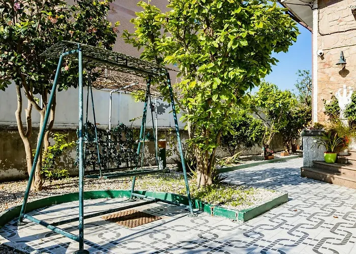 Live, Laugh, Guest With Ac *