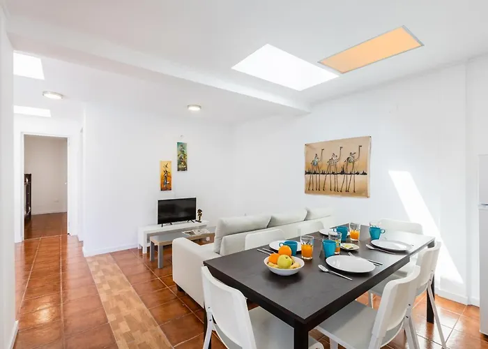 Live, Laugh, Guest With Ac Apartament *