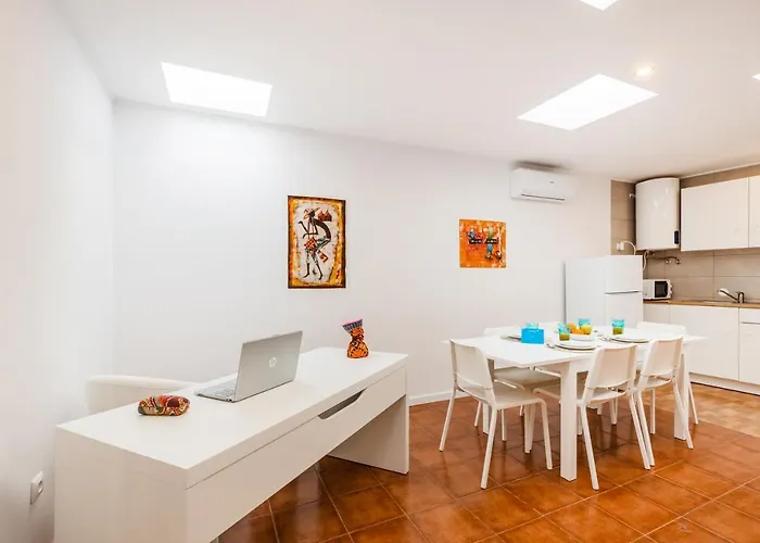 Live, Laugh, Guest With Ac