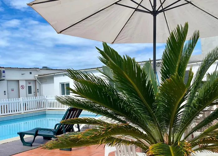 Live, Laugh, Guest With Ac דירה